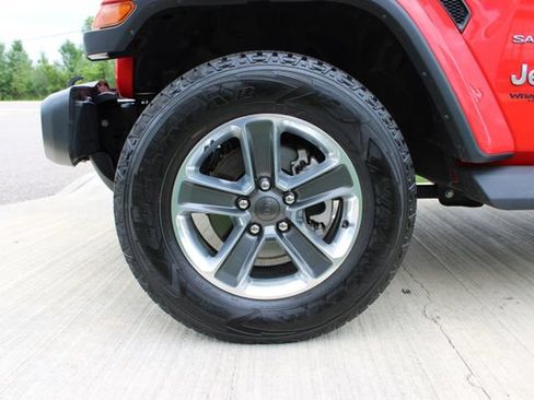 Used 2022 Jeep Wrangler Unlimited Sahara AWD/4WD image 26