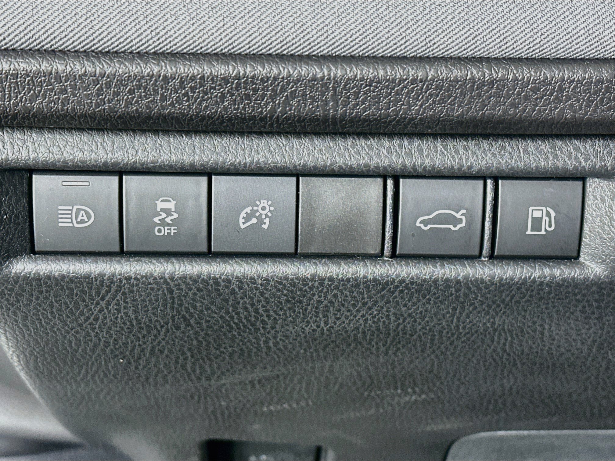 Used 2025 Toyota Camry LE FWD image 17