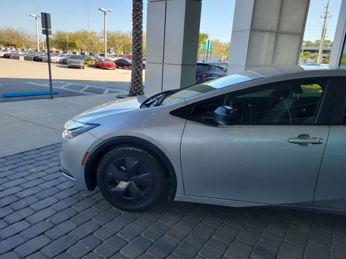 Used 2023 Toyota Prius LE image 2