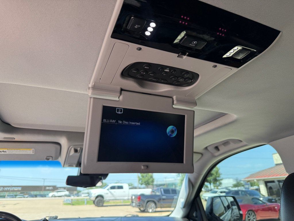 Used 2020 Cadillac Escalade Premium Luxury RWD image 25