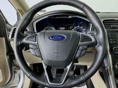 Used 2018 Ford Fusion SE FWD image 14