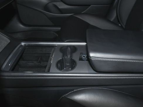 Used 2023 Tesla Model 3 Standard Range image 33