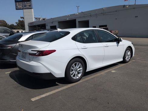 Certified 2025 Toyota Camry LE FWD image 5