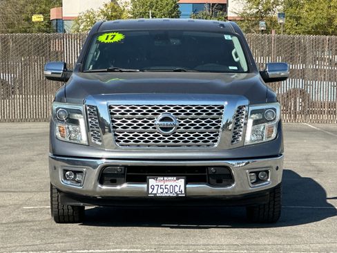 Used 2017 Nissan Titan SL image 9