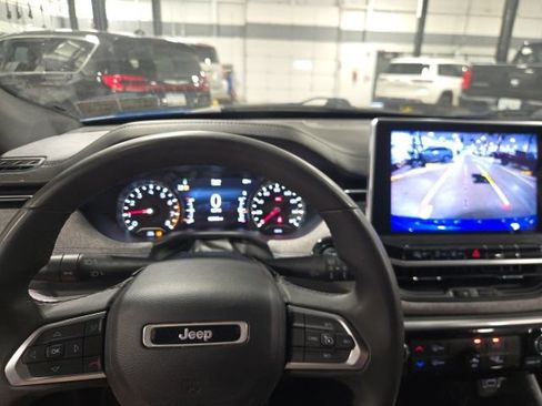 Used 2024 Jeep Compass Latitude AWD/4WD image 16