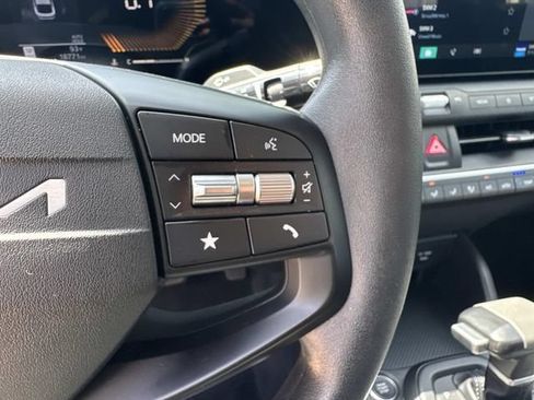 Used 2025 Kia K4 FWD image 30