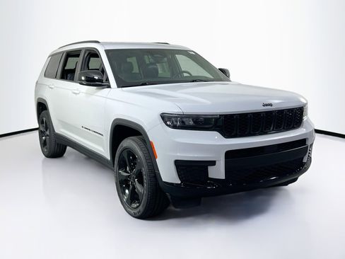 Used 2022 Jeep Grand Cherokee L Laredo image 3