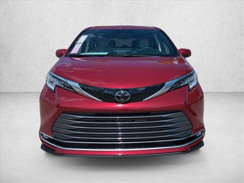 New 2026 Toyota Sienna Limited FWD image 6