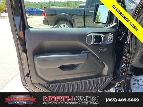 New 2025 Jeep Gladiator Sport image 5