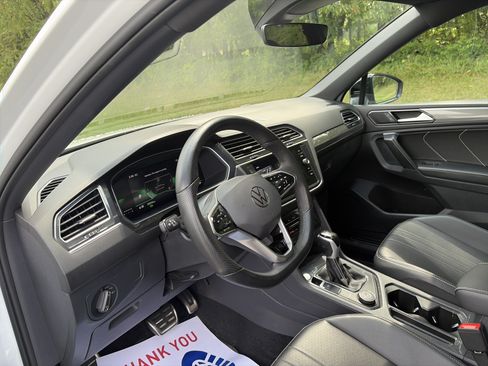 Used 2024 Volkswagen Tiguan SE R-Line AWD/4WD image 18