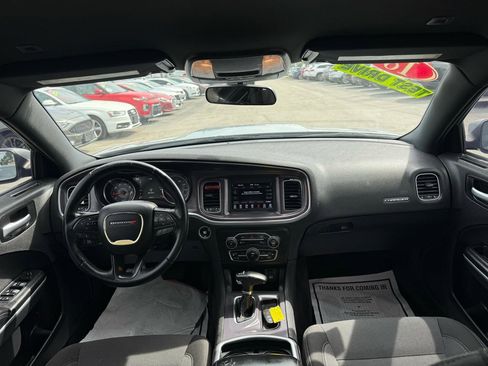 Used 2018 Dodge Charger SXT RWD image 12