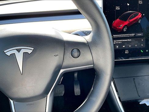 Used 2020 Tesla Model Y Long Range image 19