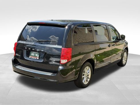 Used 2019 Dodge Grand Caravan SE FWD image 5