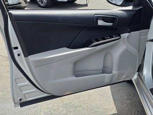Used 2014 Toyota Camry LE FWD image 21