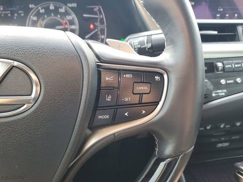 Used 2019 Lexus ES 300h Ultra Luxury w/ Accessory Package 2 image 26