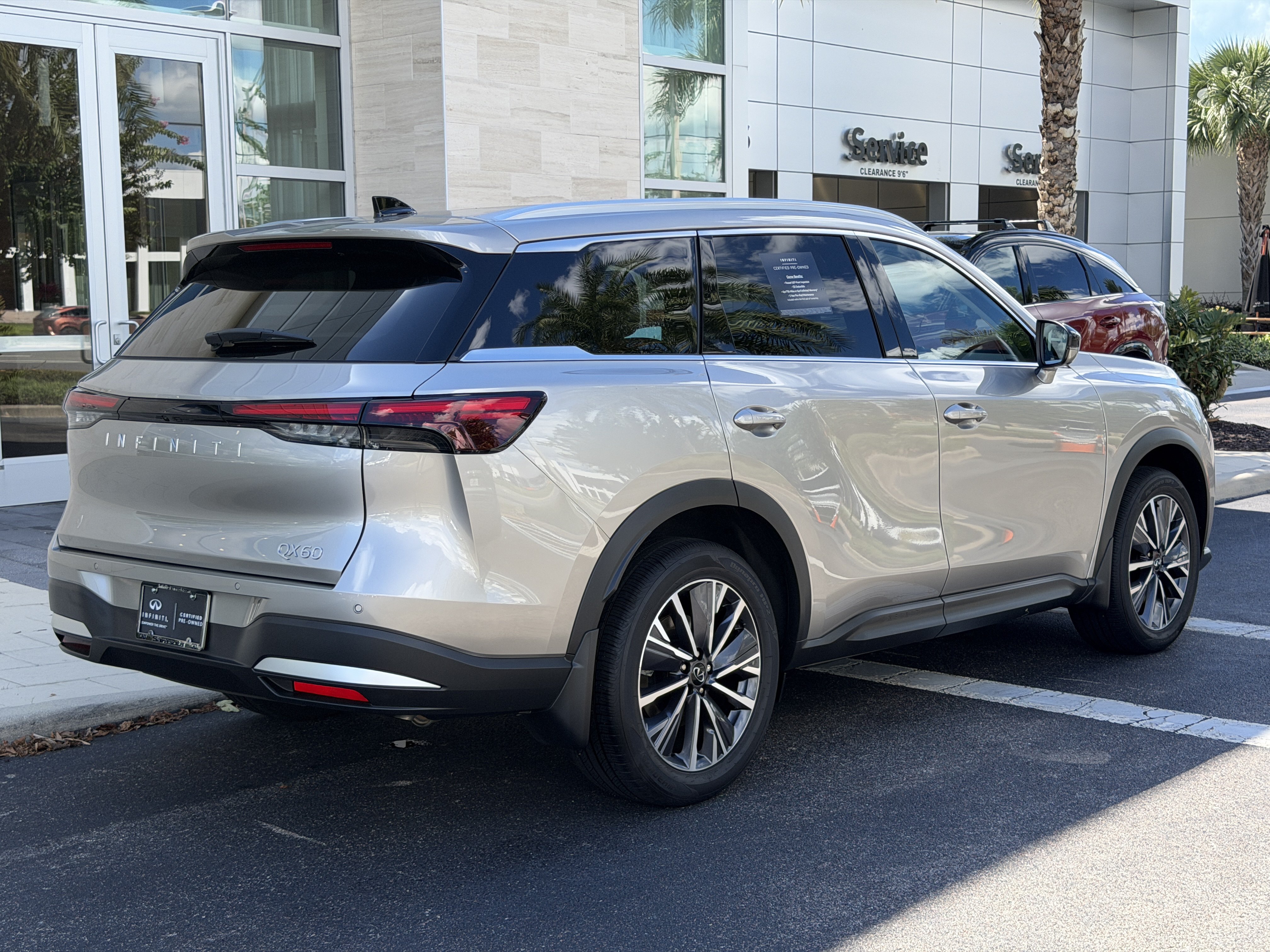 Certified 2027 INFINITI QX60 Luxe w/ Cargo Package FWD image 7