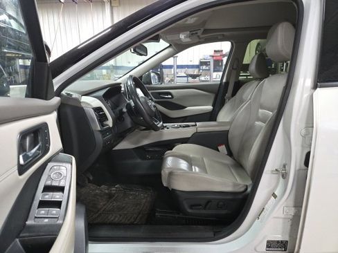 Used 2023 Nissan Rogue SL image 4