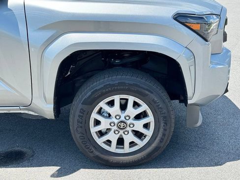 Used 2025 Toyota Tacoma SR5 AWD/4WD image 35