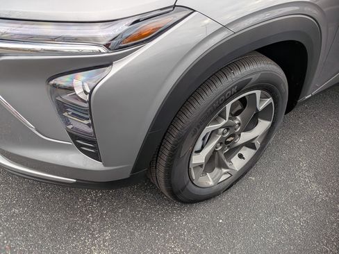 Used 2025 Chevrolet Trax LT image 11