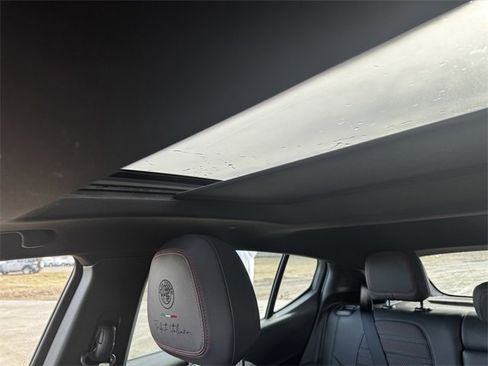 Used 2025 Alfa Romeo Tonale Tributo Italiano image 41