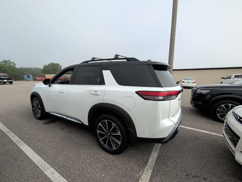 Used 2026 Nissan Pathfinder Platinum w/ Cargo Package FWD image 19