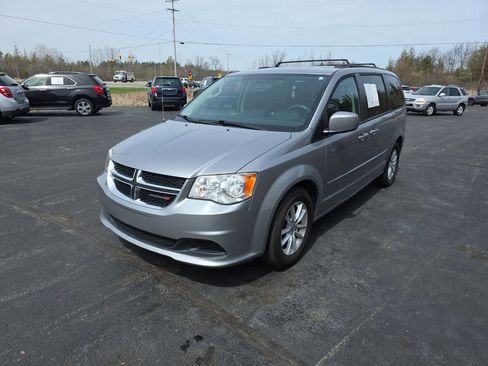 Used 2015 Dodge Grand Caravan SXT FWD image 2