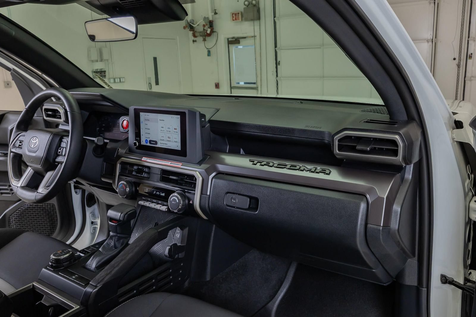Used 2025 Toyota Tacoma TRD Off-Road AWD/4WD image 16