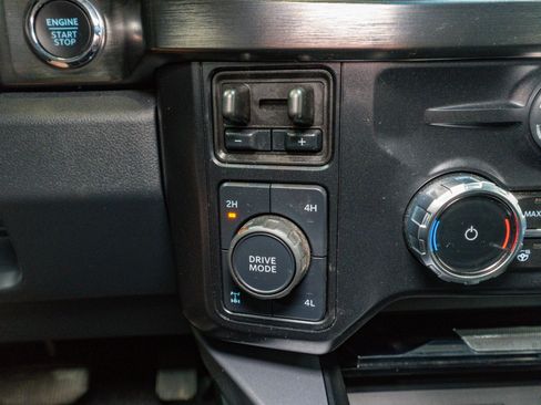 Used 2024 Ford F250 Lariat w/ Black Appearance Package image 28