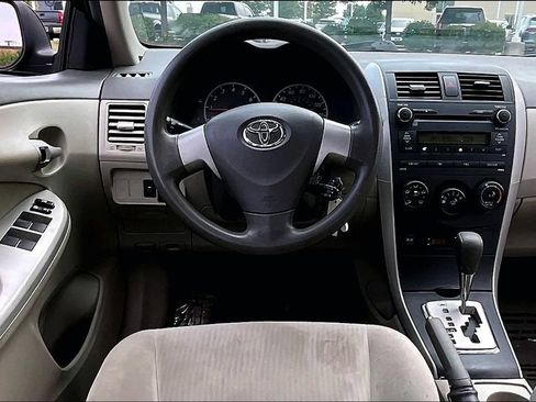 Used 2010 Toyota Corolla LE FWD image 17