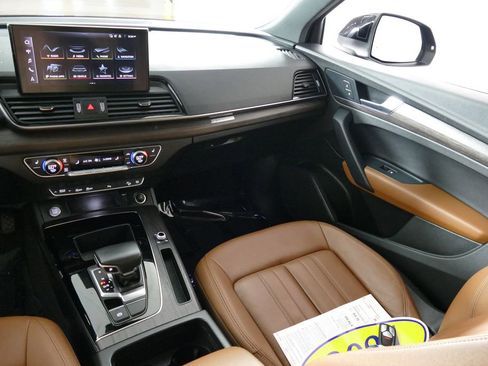 Used 2021 Audi Q5 2.0T Premium w/ Convenience Package AWD/4WD image 8
