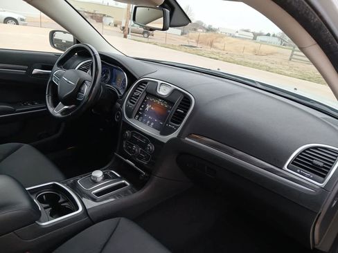 Used 2022 Chrysler 300 Touring w/ Sport Appearance Package image 51