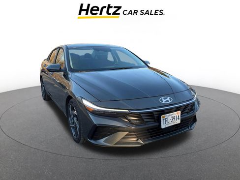 Used 2025 Hyundai Elantra SEL image 1