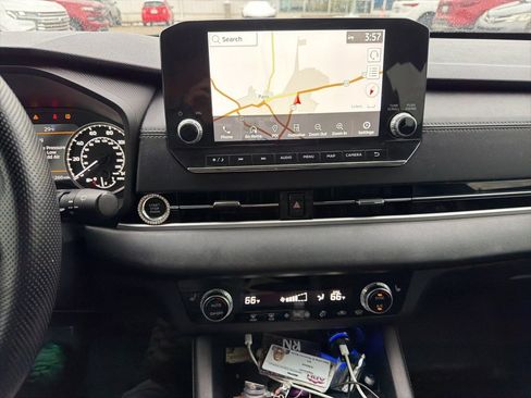 Used 2022 Mitsubishi Outlander SE image 12