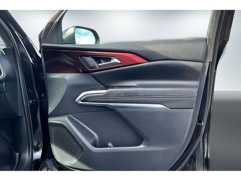 Used 2024 Chevrolet Traverse Z71 w/ LPO, Floor Liner Package image 24