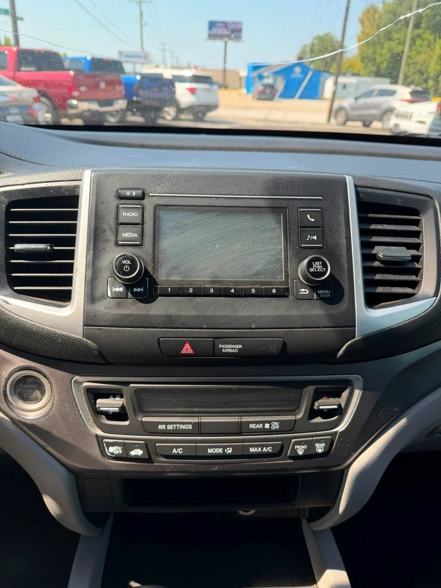 Used 2018 Honda Pilot LX image 12