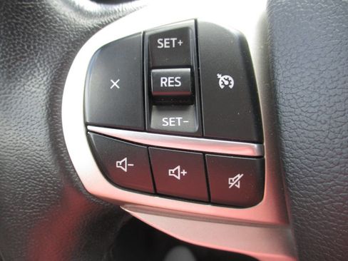 Used 2021 Ford Explorer XLT w/ Equipment Group 202A AWD/4WD image 29
