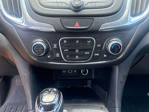 Used 2020 Chevrolet Equinox LT FWD image 12