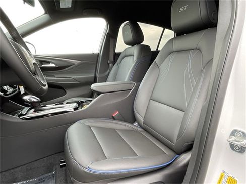 Used 2024 Buick Envista Sport Touring w/ Convenience I Package image 18