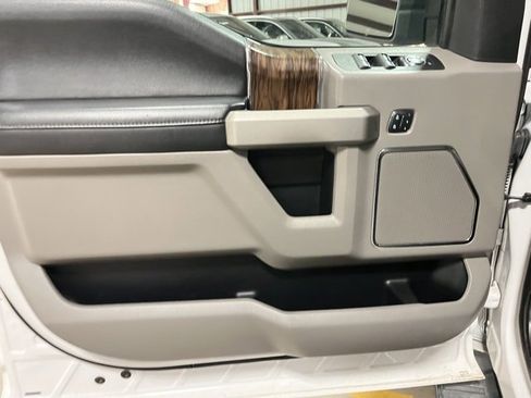 Used 2020 Ford F150 Lariat image 17