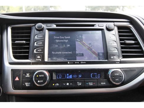 Used 2018 Toyota Highlander Limited Platinum AWD/4WD image 23