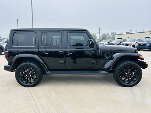 Used 2023 Jeep Wrangler Unlimited Sahara AWD/4WD image 37