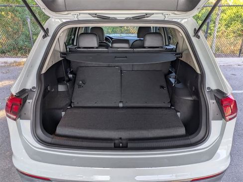 Used 2021 Volkswagen Tiguan SE w/ Panoramic Sunroof Package image 13