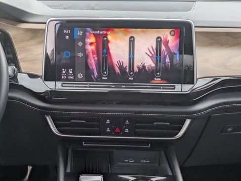 Used 2025 Volkswagen Atlas SE image 15