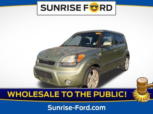 Used 2011 Kia Soul ! image 1