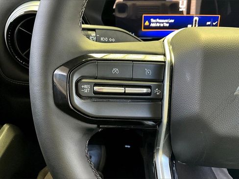 Used 2024 Chevrolet Colorado LT w/ LT Convenience Package III image 13