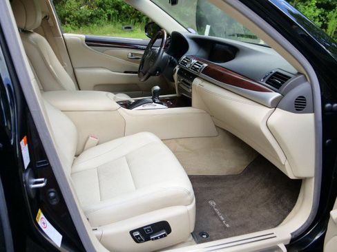 Used 2016 Lexus LS 460 w/ Comfort Package RWD image 44