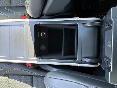 Used 2025 Lincoln Nautilus Reserve image 26