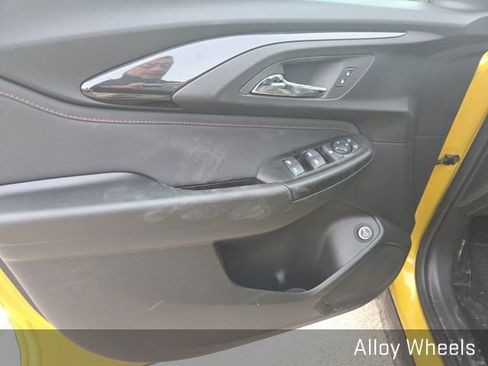 Used 2023 Chevrolet TrailBlazer RS w/ Sun and Liftgate Package image 10