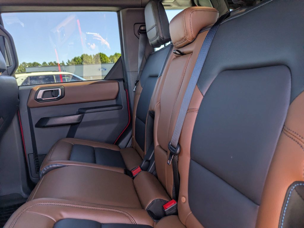 Used 2024 Ford Bronco Outer Banks AWD/4WD image 14