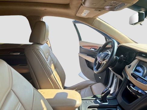 Used 2017 Cadillac XT5 Platinum w/ Driver Assist Package AWD/4WD image 23